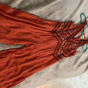 Beautifully detailed women’s size 6 jumpsuit